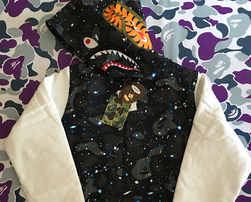 小幅优惠！BAPE SPACE CAMO SHARK 星空夜光棒球鲨鱼夹克_潮牌值得买